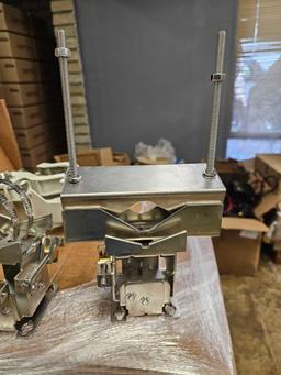 4 ANTENNA MOUNTS