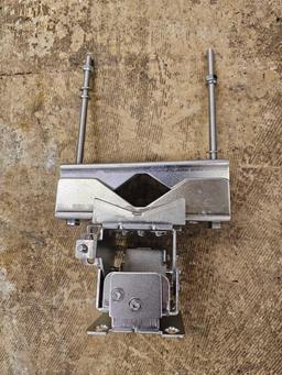4 ANTENNA MOUNTS