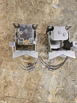 4 ANTENNA MOUNTS