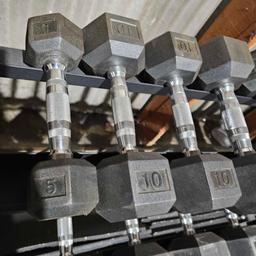 DUMBBELLS AND FRAY FITNESS RACK
