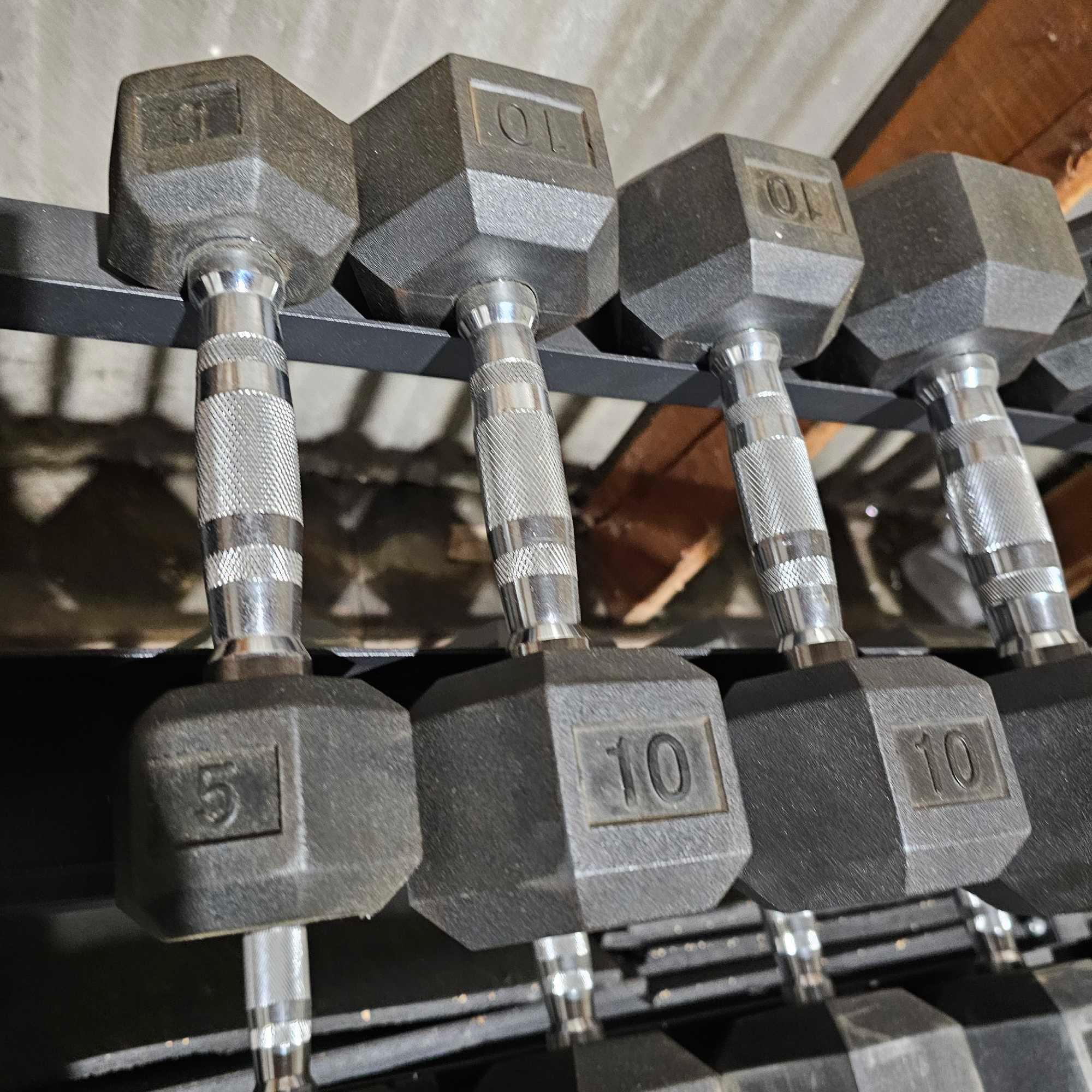 DUMBBELLS AND FRAY FITNESS RACK