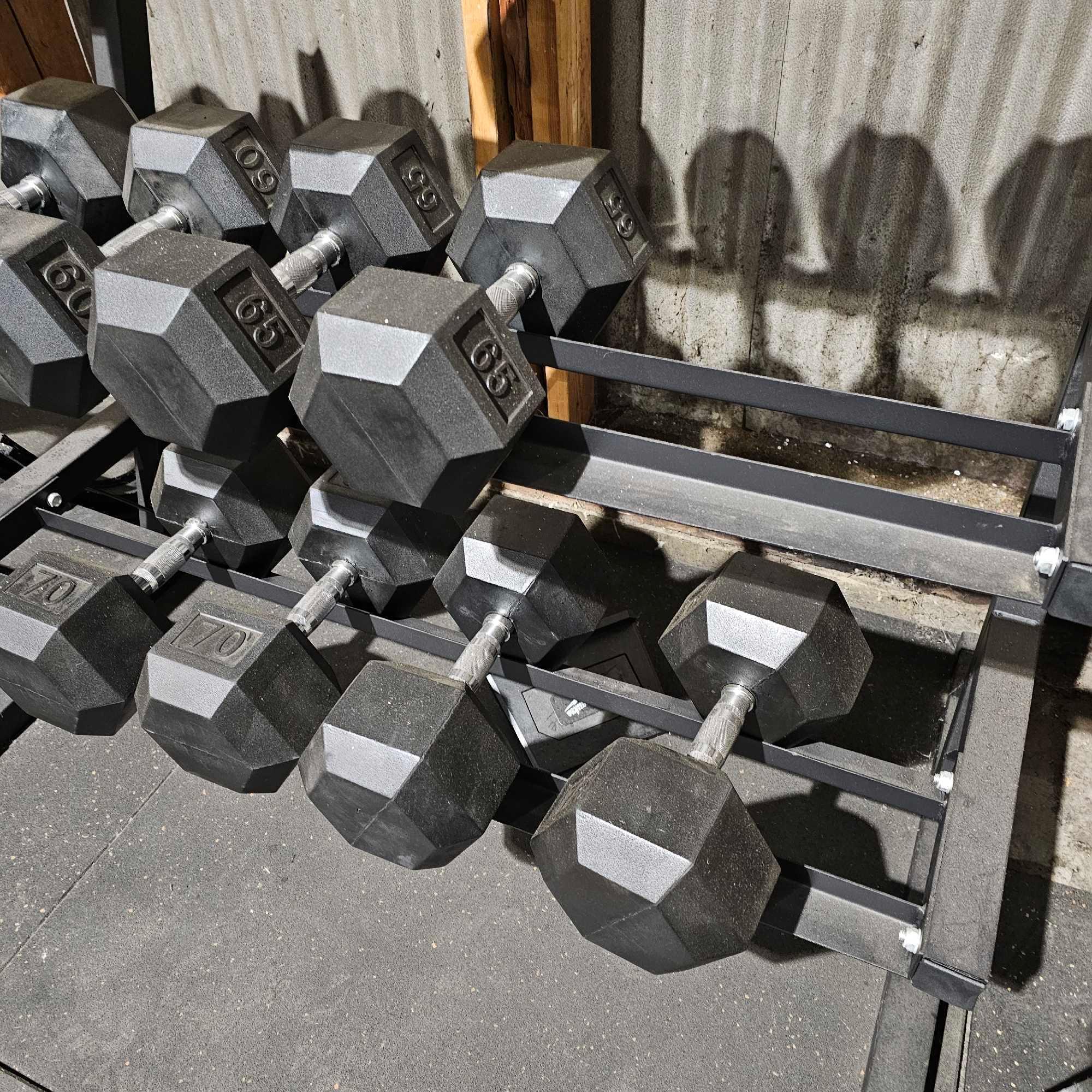 DUMBBELLS AND FRAY FITNESS RACK