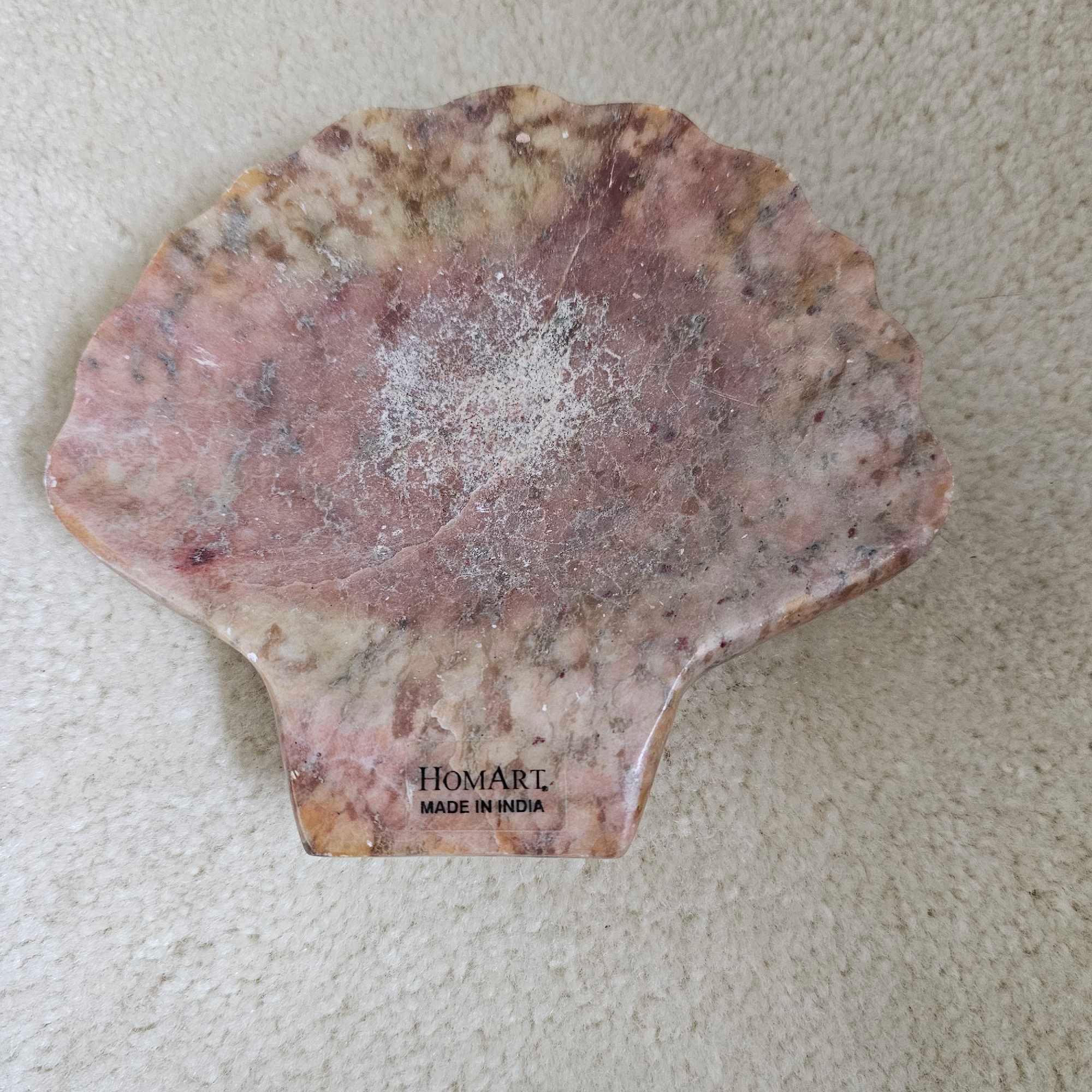 SMALL GROUP LOT OF KNICK-KNACKS