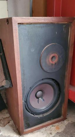 SANYO STEREO RECEIVER & SPEAKERS