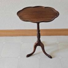 BRANDT MAHOGANY PIE CRUST FLOOR KETTLE STAND
