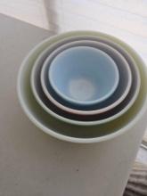VINTAGE PYREX BOWLS