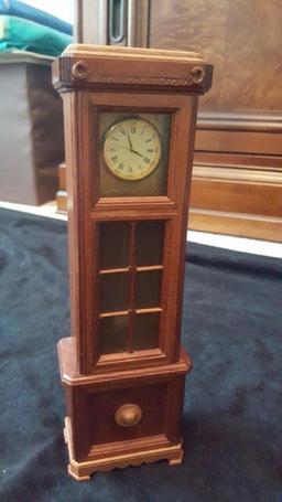 Harry Hare Clock - Will not be shipped