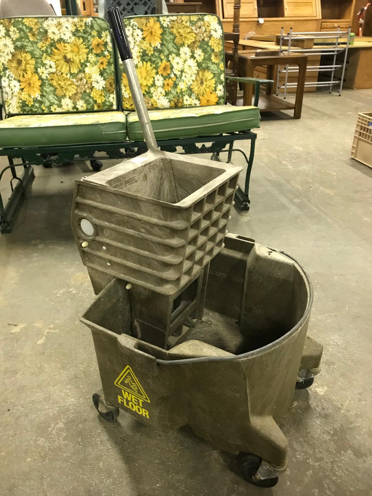 MOP BUCKET (lot 2)