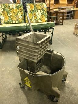 MOP BUCKET (lot 2)
