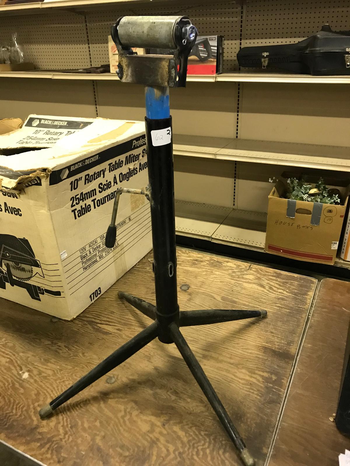 STEEL PIPE ON STAND (lot 2)
