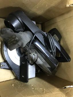 BLACK & DECKER 10" ROTARY TABLE WITH MITER SAW (lot 6)