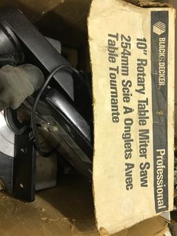 BLACK & DECKER 10" ROTARY TABLE WITH MITER SAW (lot 6)