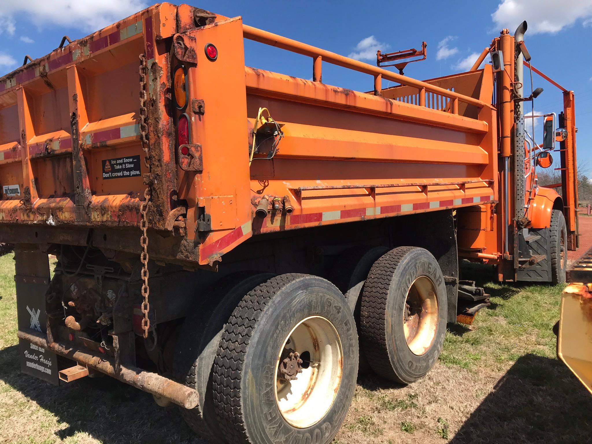 10 Wheel Dump Truck