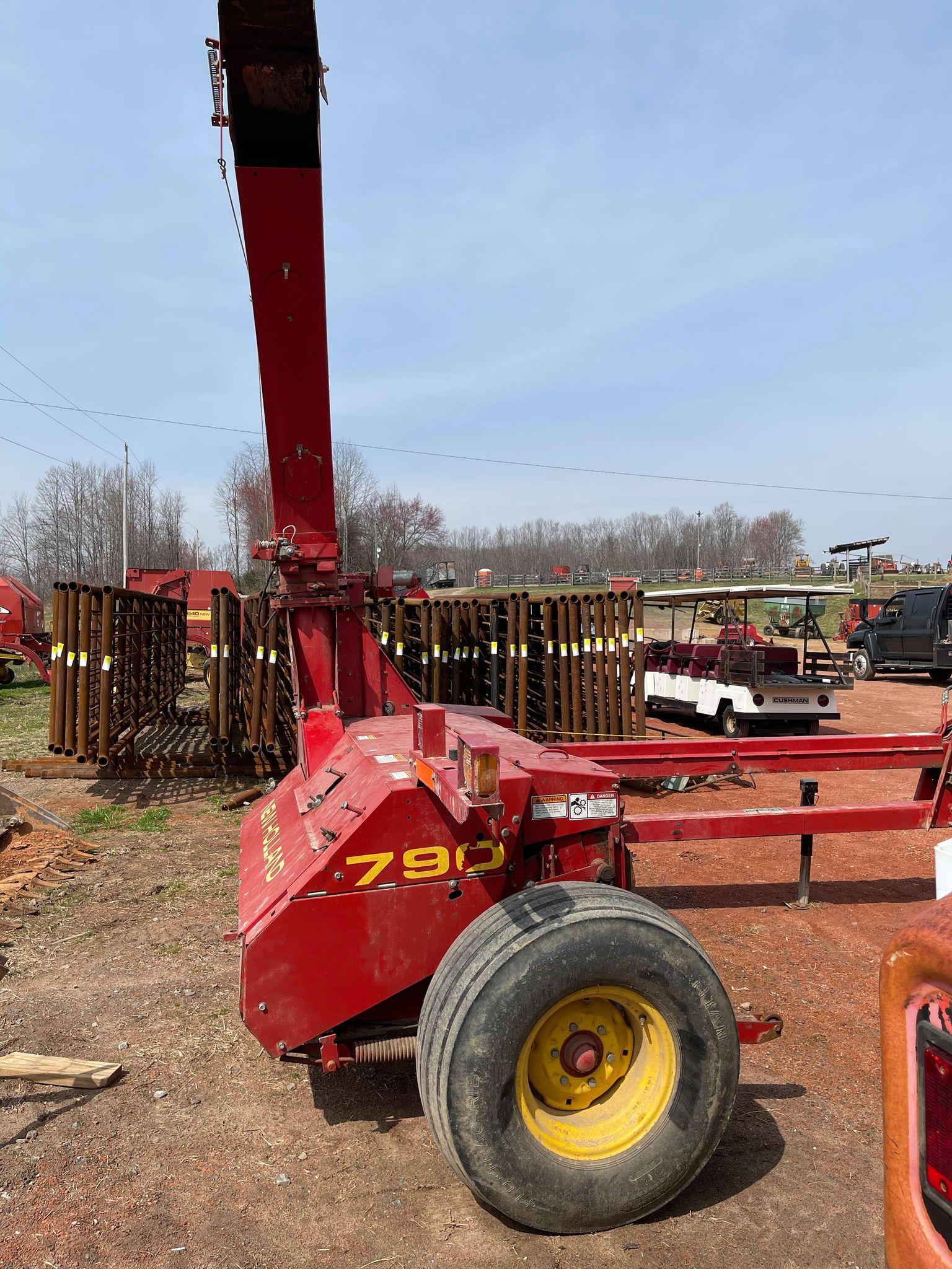 790 NEW HOLLAND CORN CHOPPER COMES WITH DRIVE SHAFT