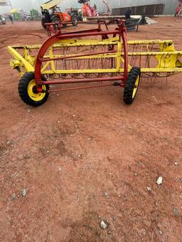 NEW HOLLAND 258 HAY RAKE
