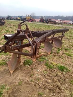 4 BOTTOM FORD PLOW