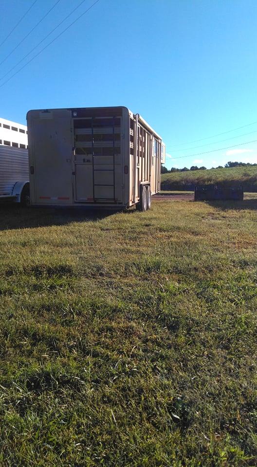 3 HORSE SLANT LOAD HORSE TRAILER  / REAR TACK / LIVING QUARTERS (SHOWER / A