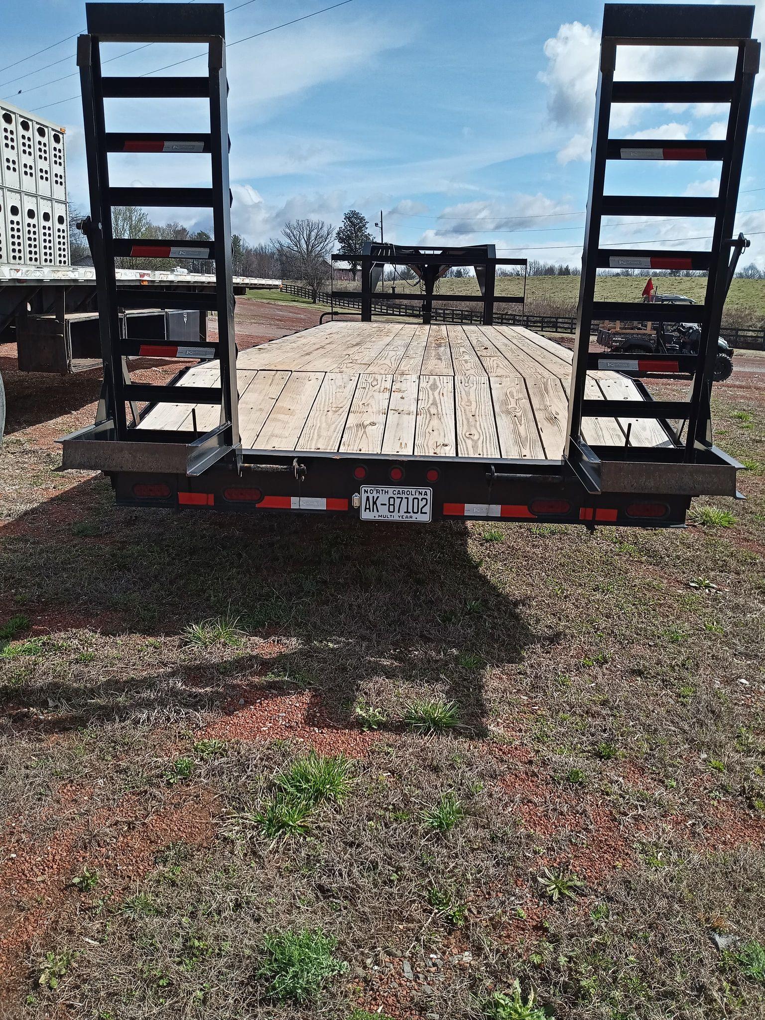 2020 KAUFMAN 24FT GOOSENECK TRAILER W/ TITLE