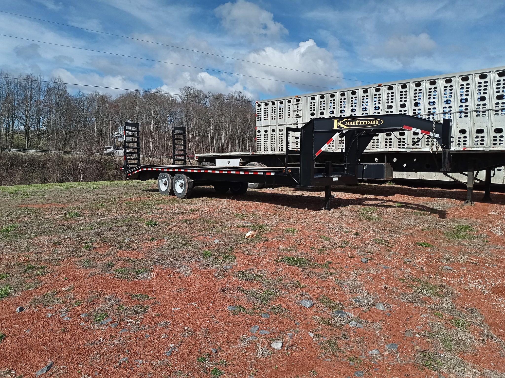 2020 KAUFMAN 24FT GOOSENECK TRAILER W/ TITLE