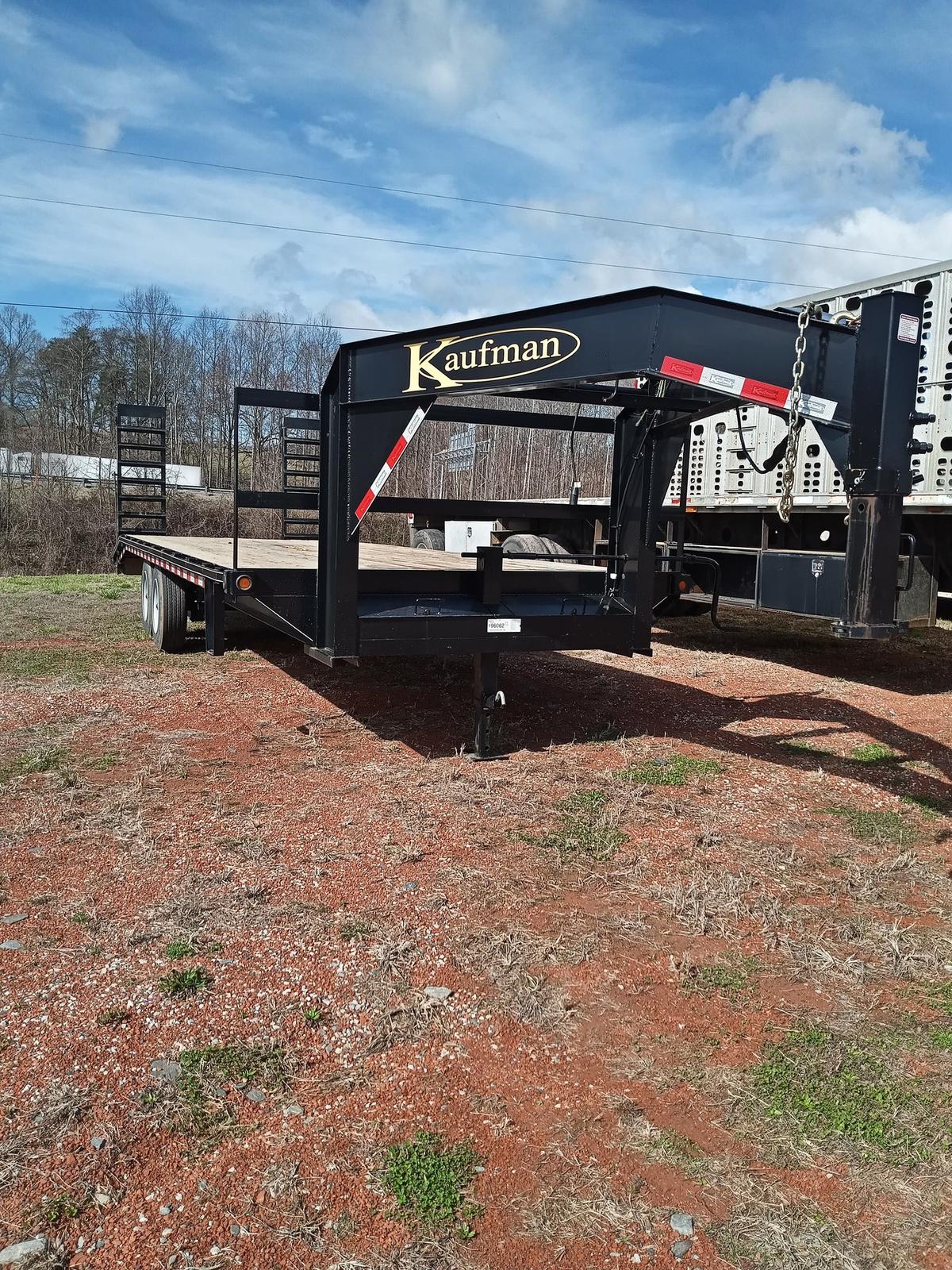 2020 KAUFMAN 24FT GOOSENECK TRAILER W/ TITLE