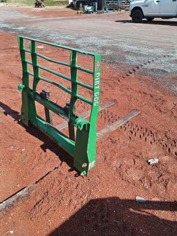 JOHN DEERE PALLET FORKS
