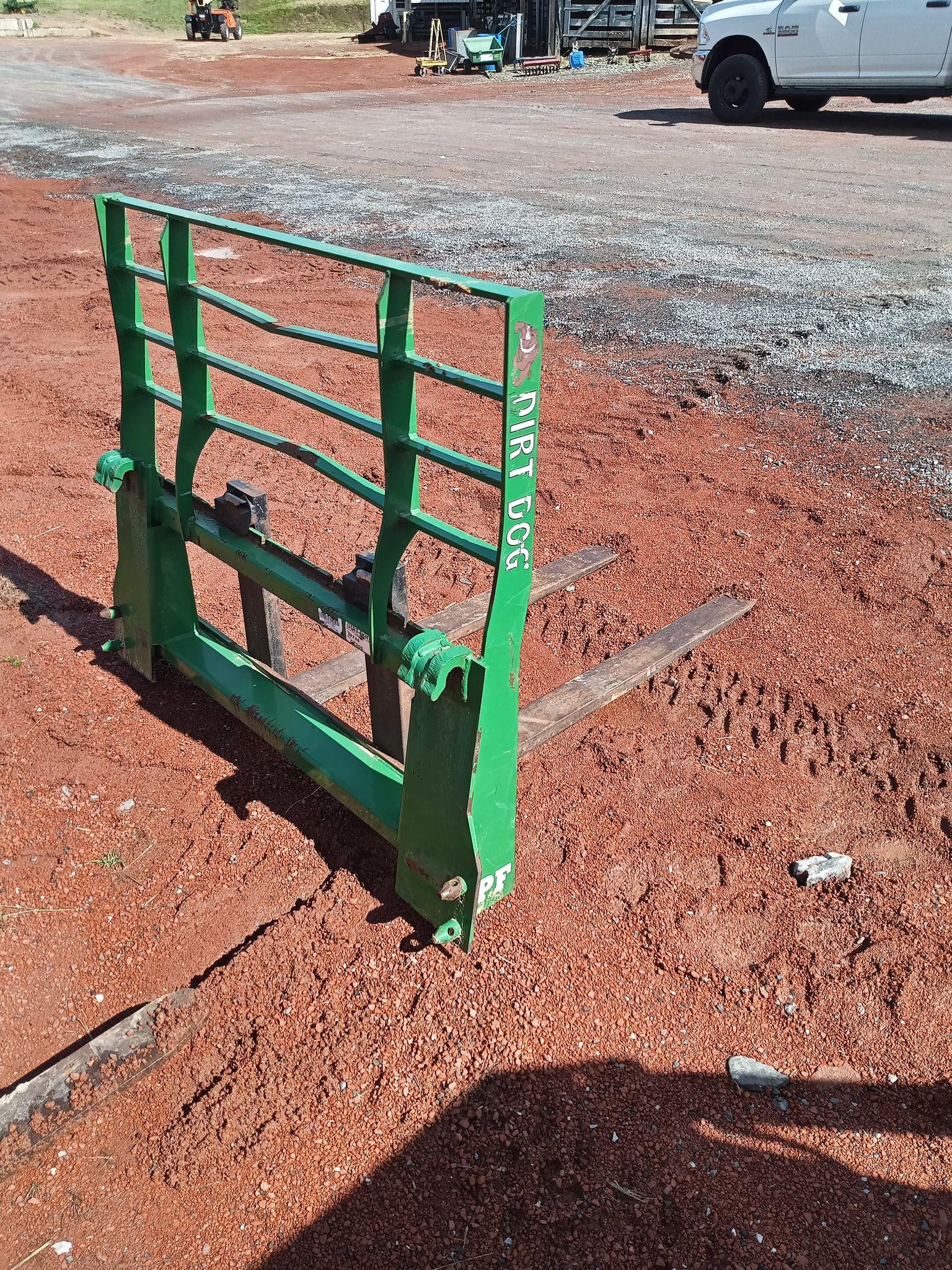 JOHN DEERE PALLET FORKS