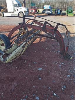 NEW HOLLAND HAY RAKE