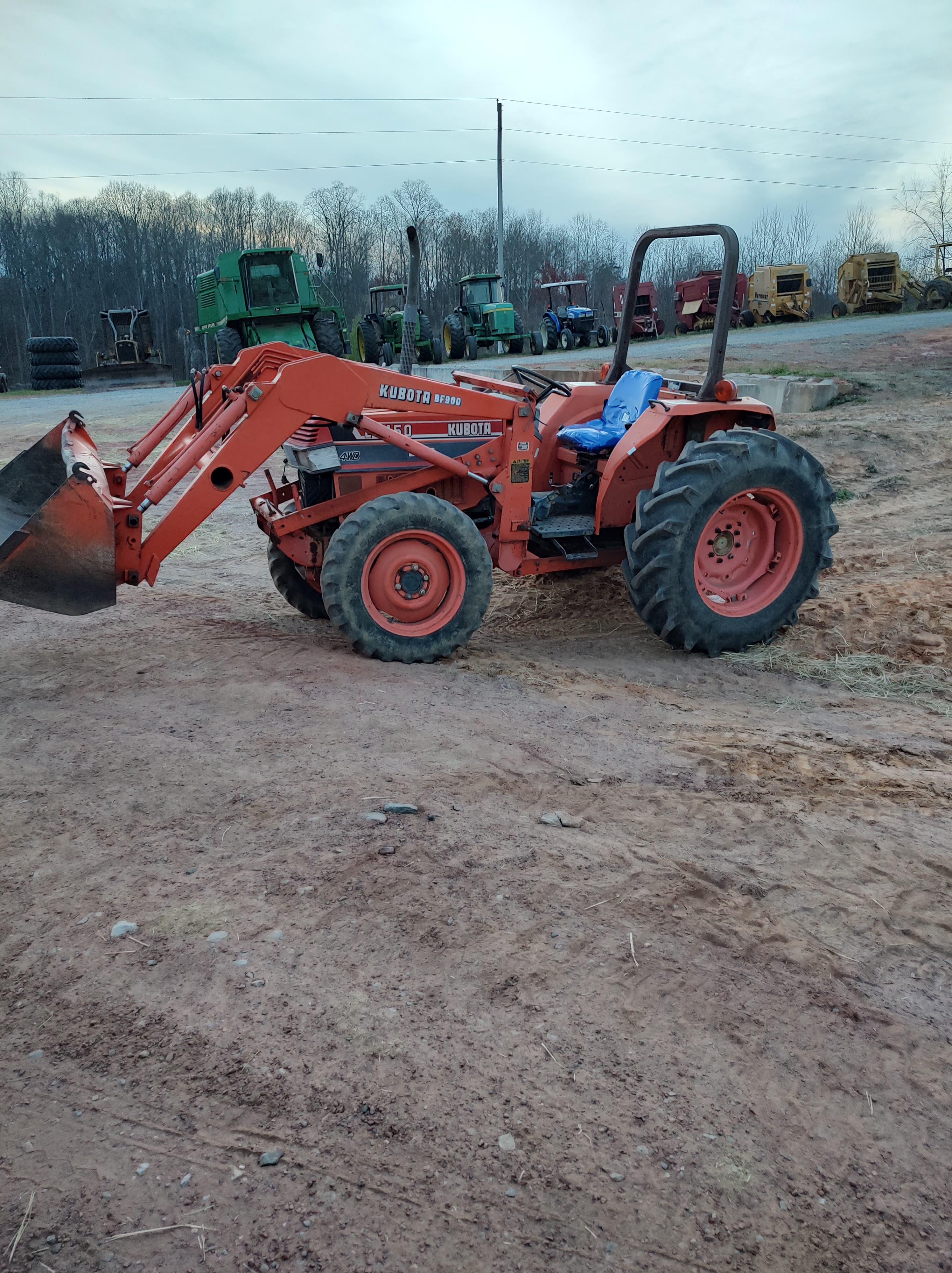 KUBOTA L4150 TRACTOR W/ BF900 LOADER - HOURS 958