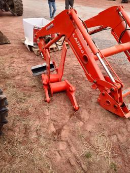 LA 1154 KUBOTA LADER W/ LOADER MOUNT VALVE BODY