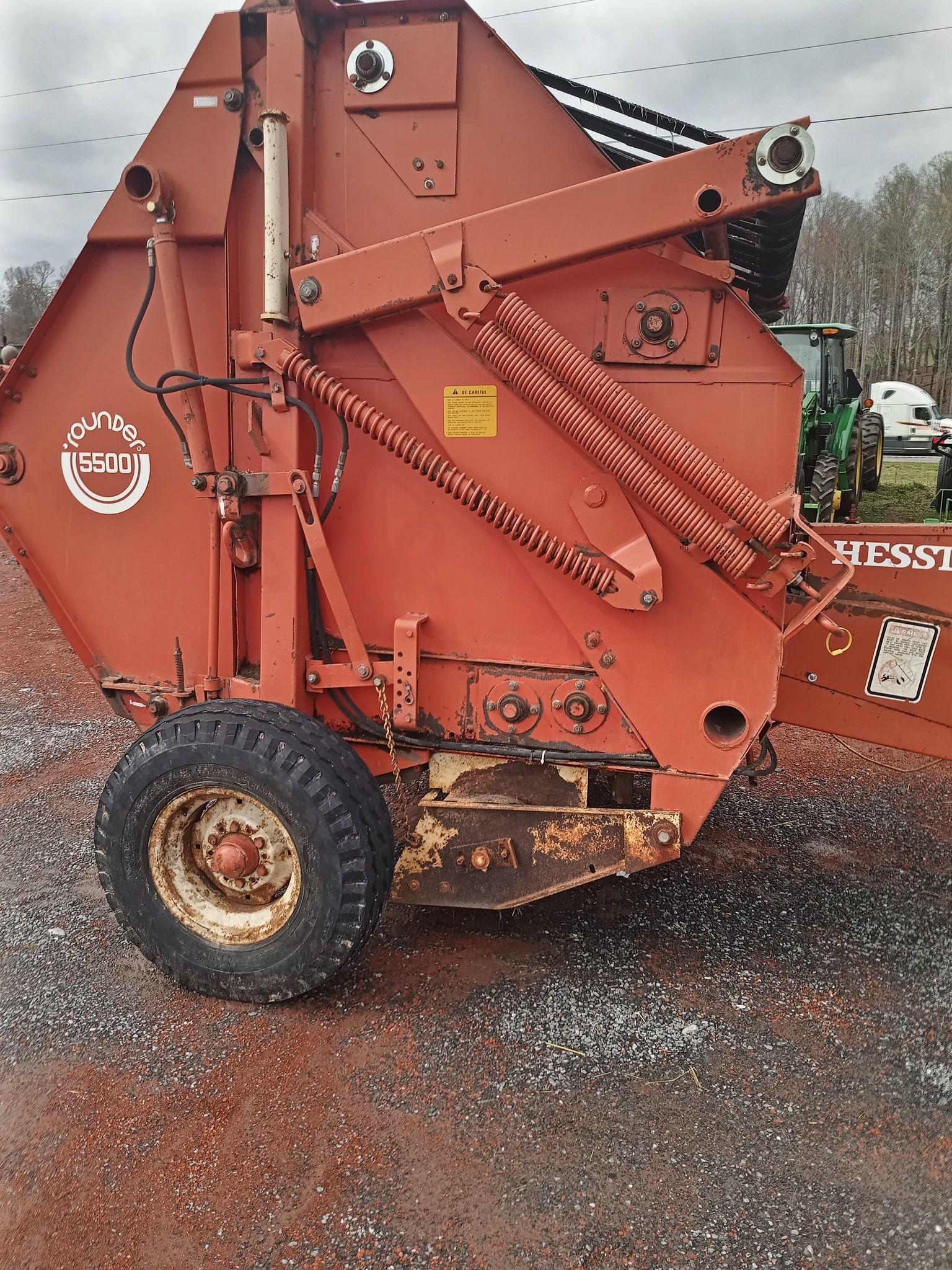HESSTON 5500 ROUND BALER - WORKS & RUNS AS IT SHOULD