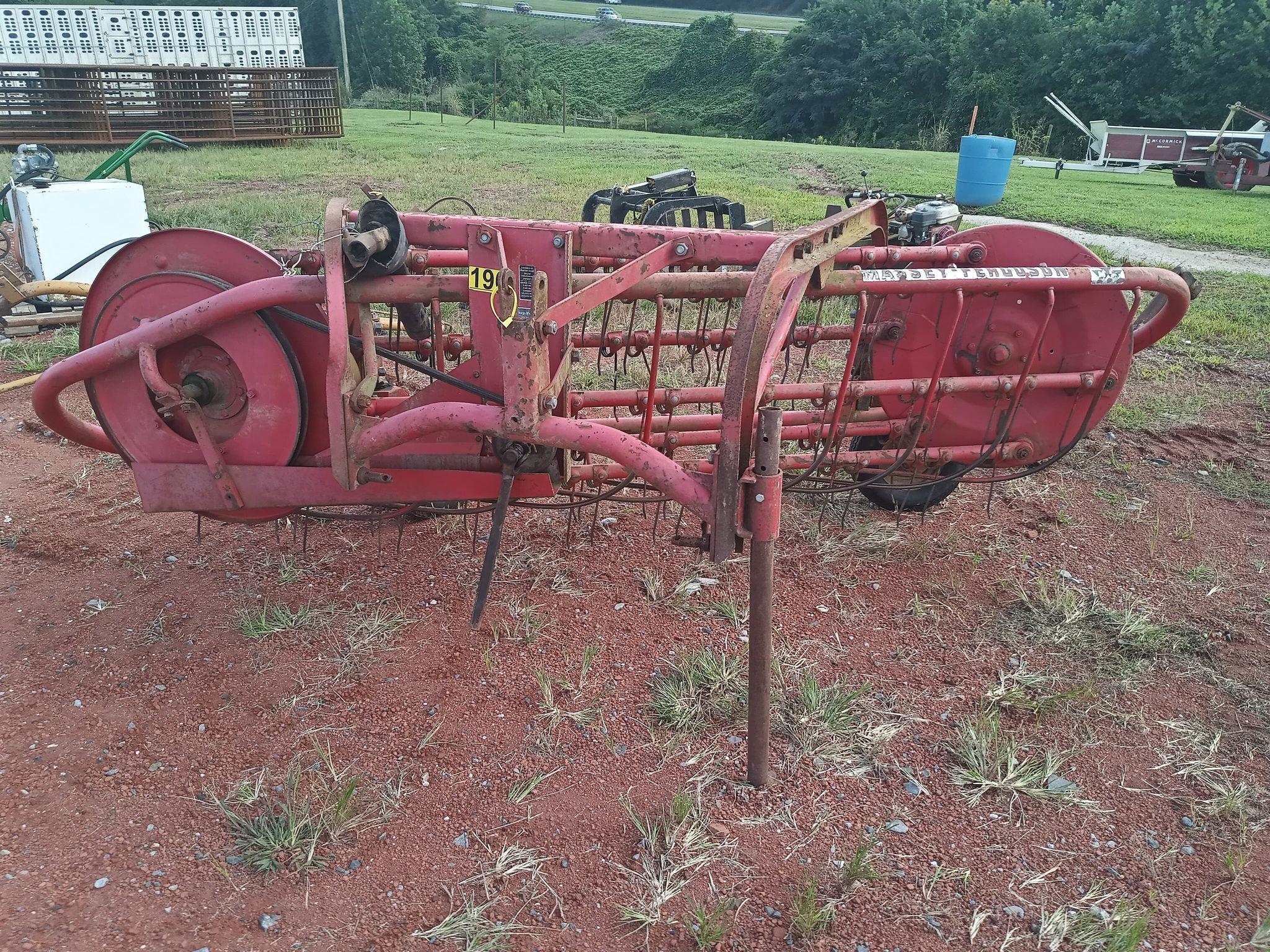 MASSEY FERGUSON RAKE