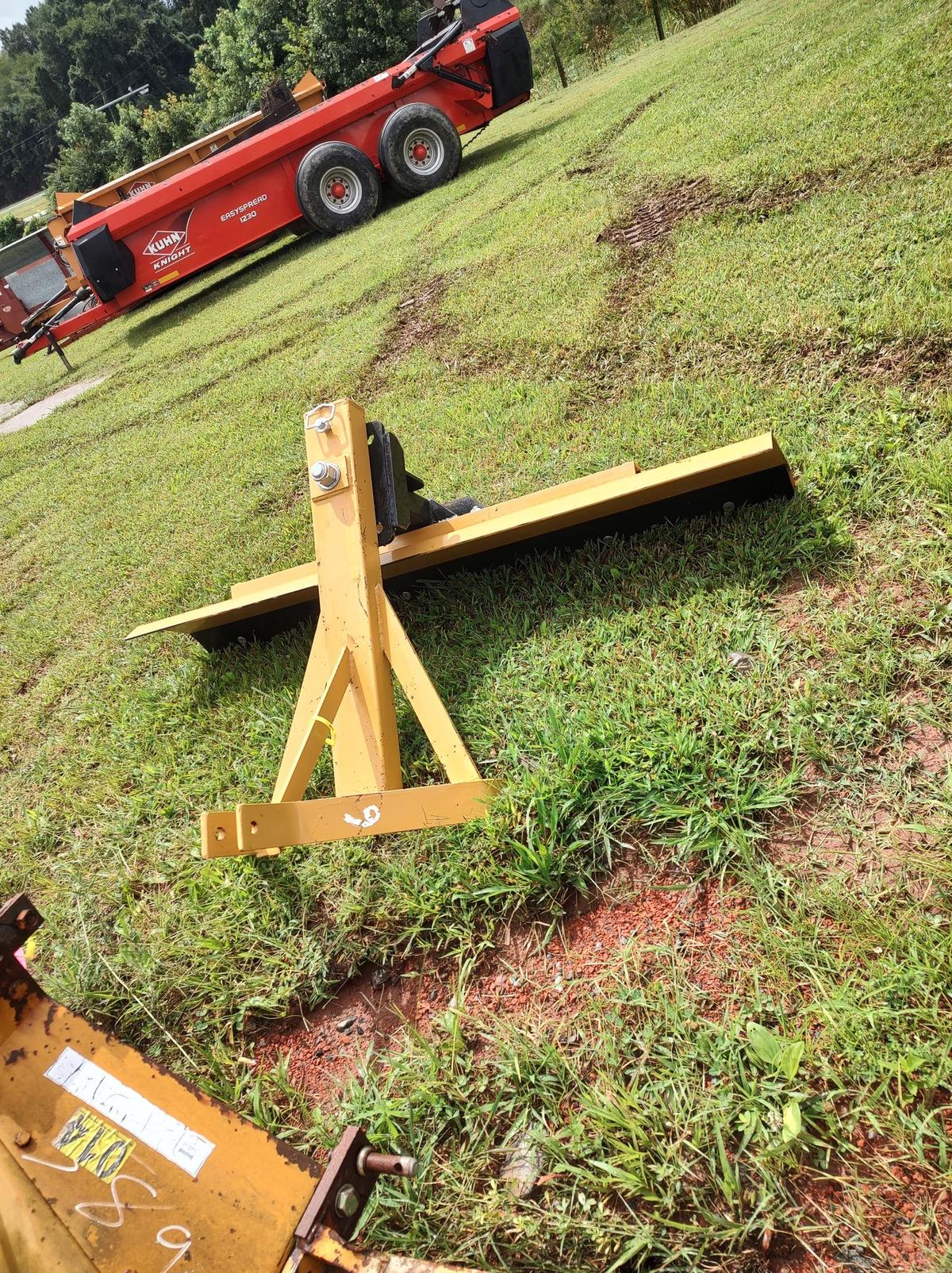 6FT SCRAPER BLADE WITH 3PT HITCH WITH MANUAL ADJUST.