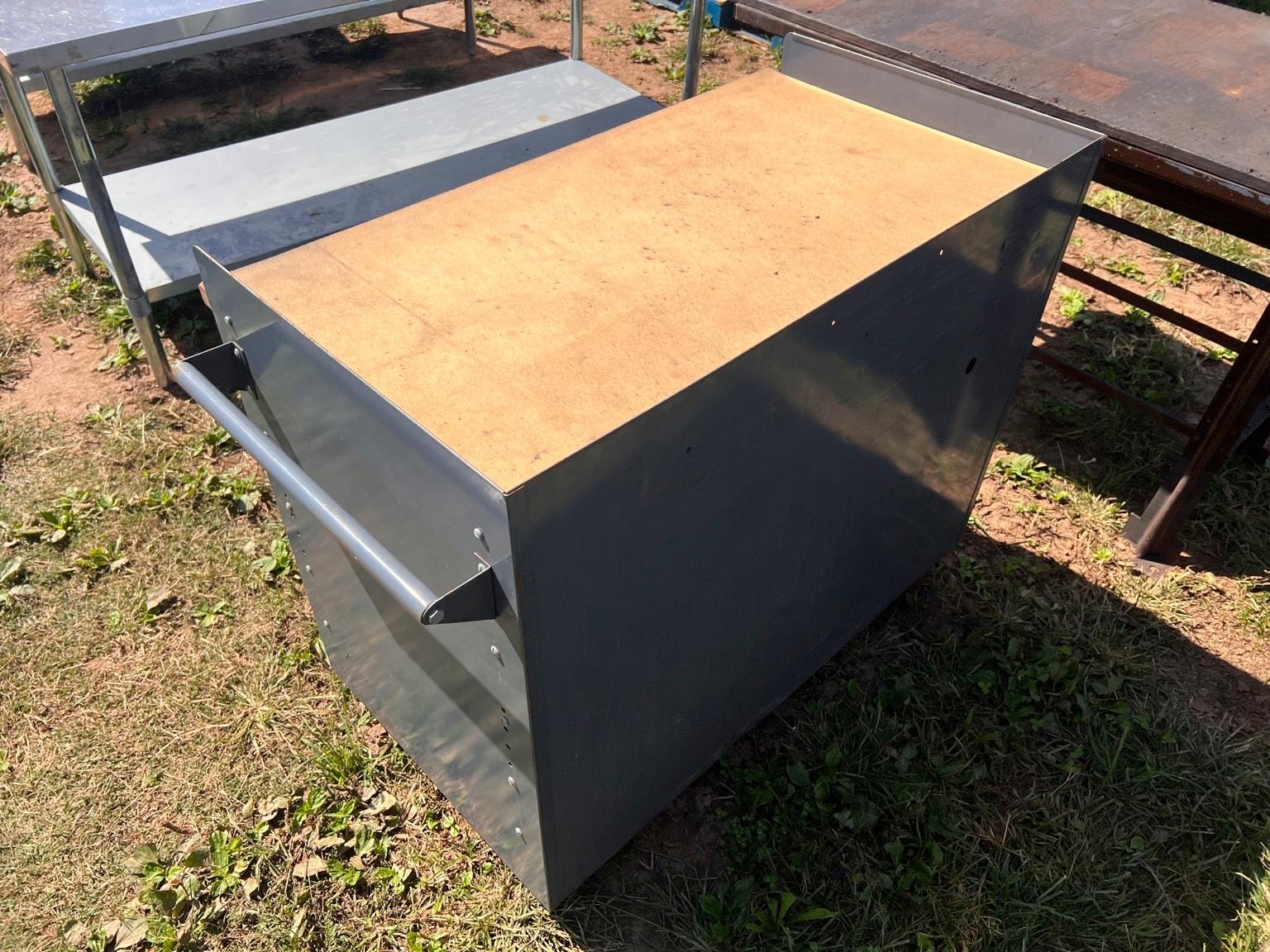Mobile Shop Cabinet