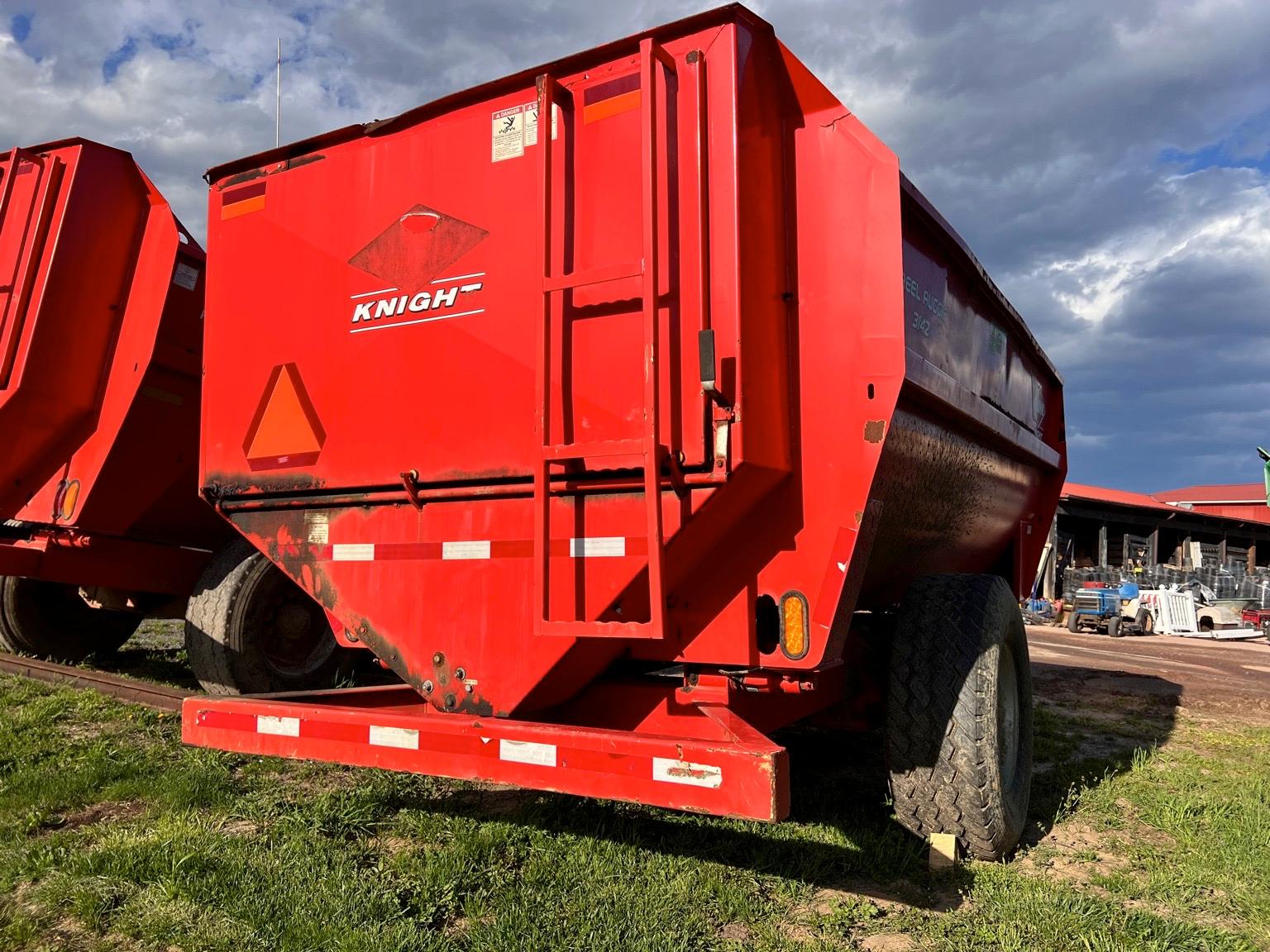 KUHN KNIGHT REEL AUGGIE 3142 GRIAN MIXER WAGON