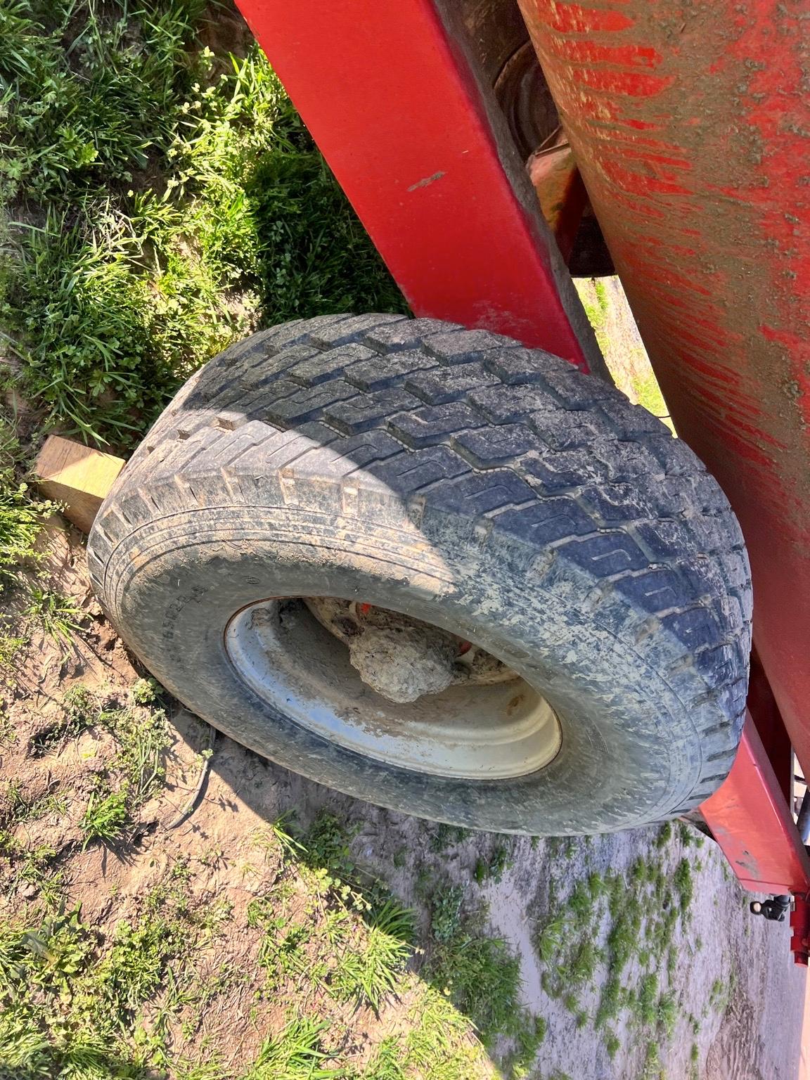 KUHN KNIGHT REEL AUGGIE 3142 GRIAN MIXER WAGON