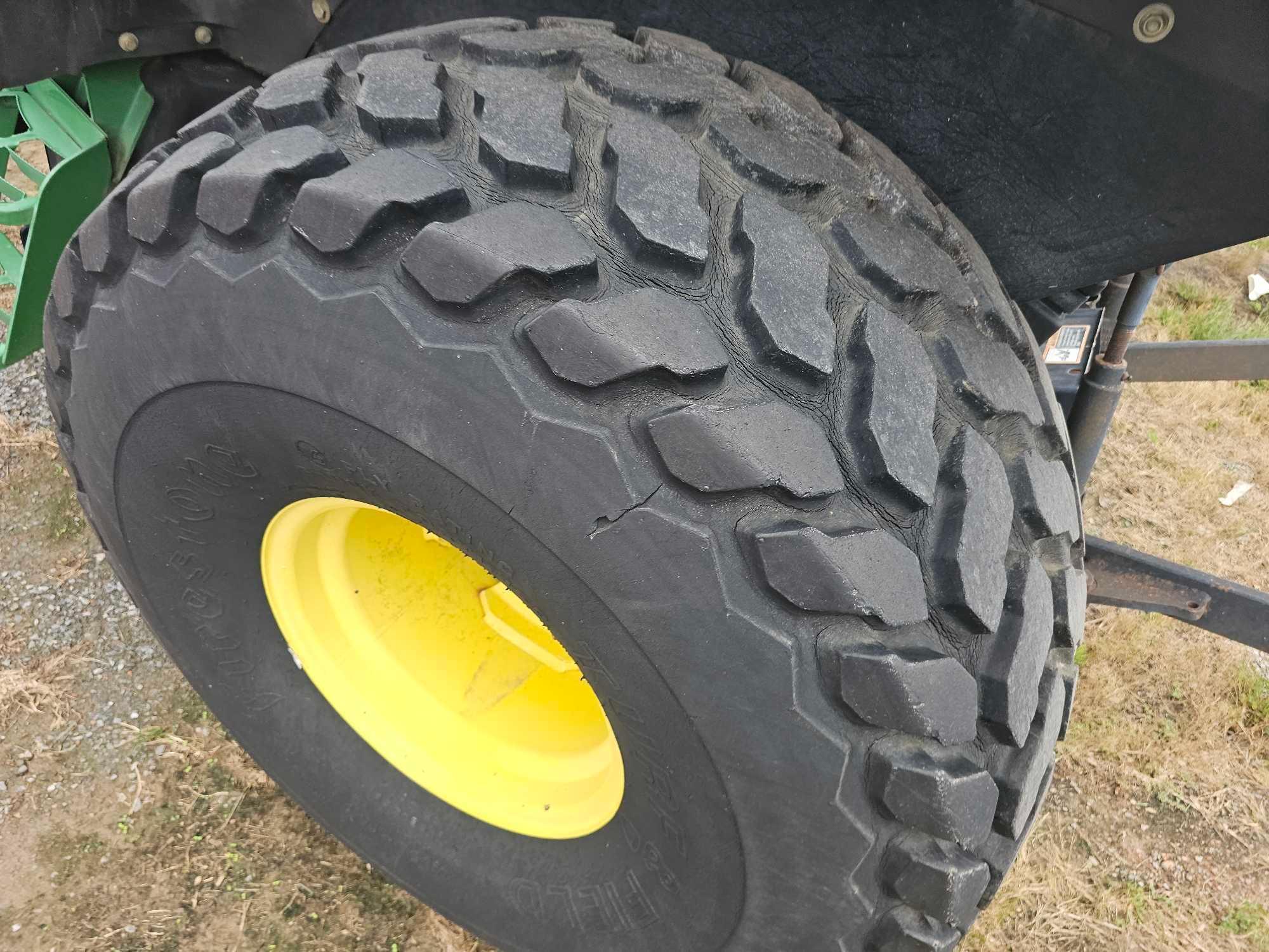 John Deere 5320 w/Cab (4WD)