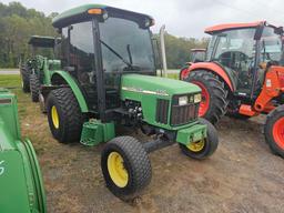 John Deere 5320 w/Cab (4WD)