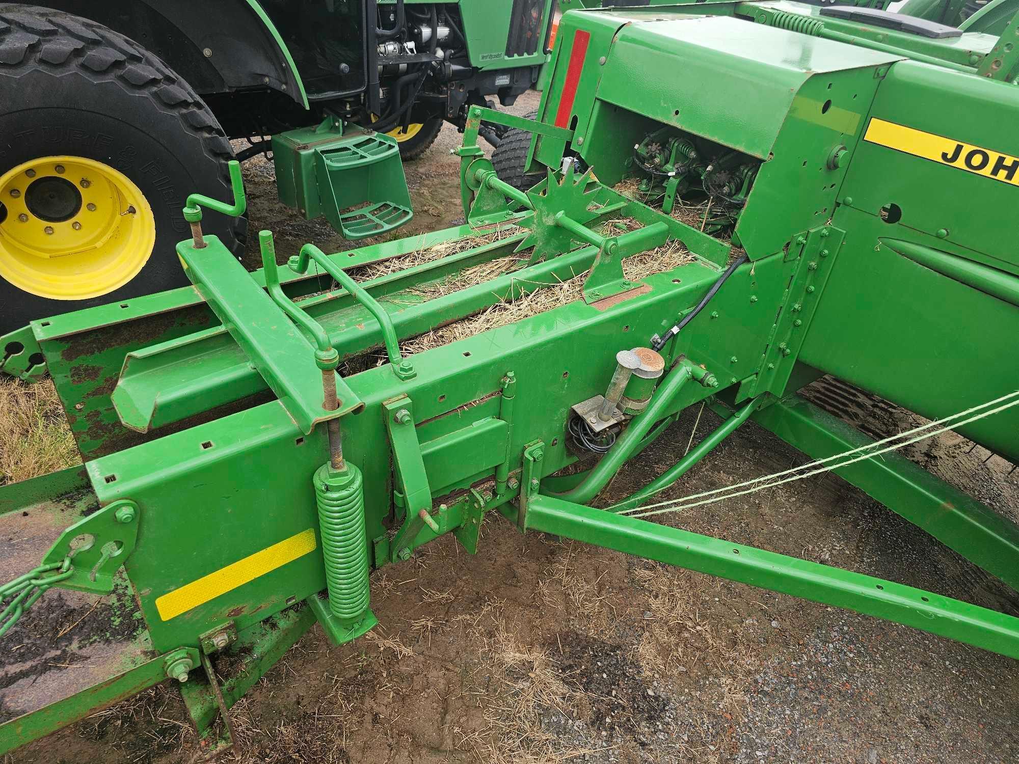 John Deere 348 Square Baler