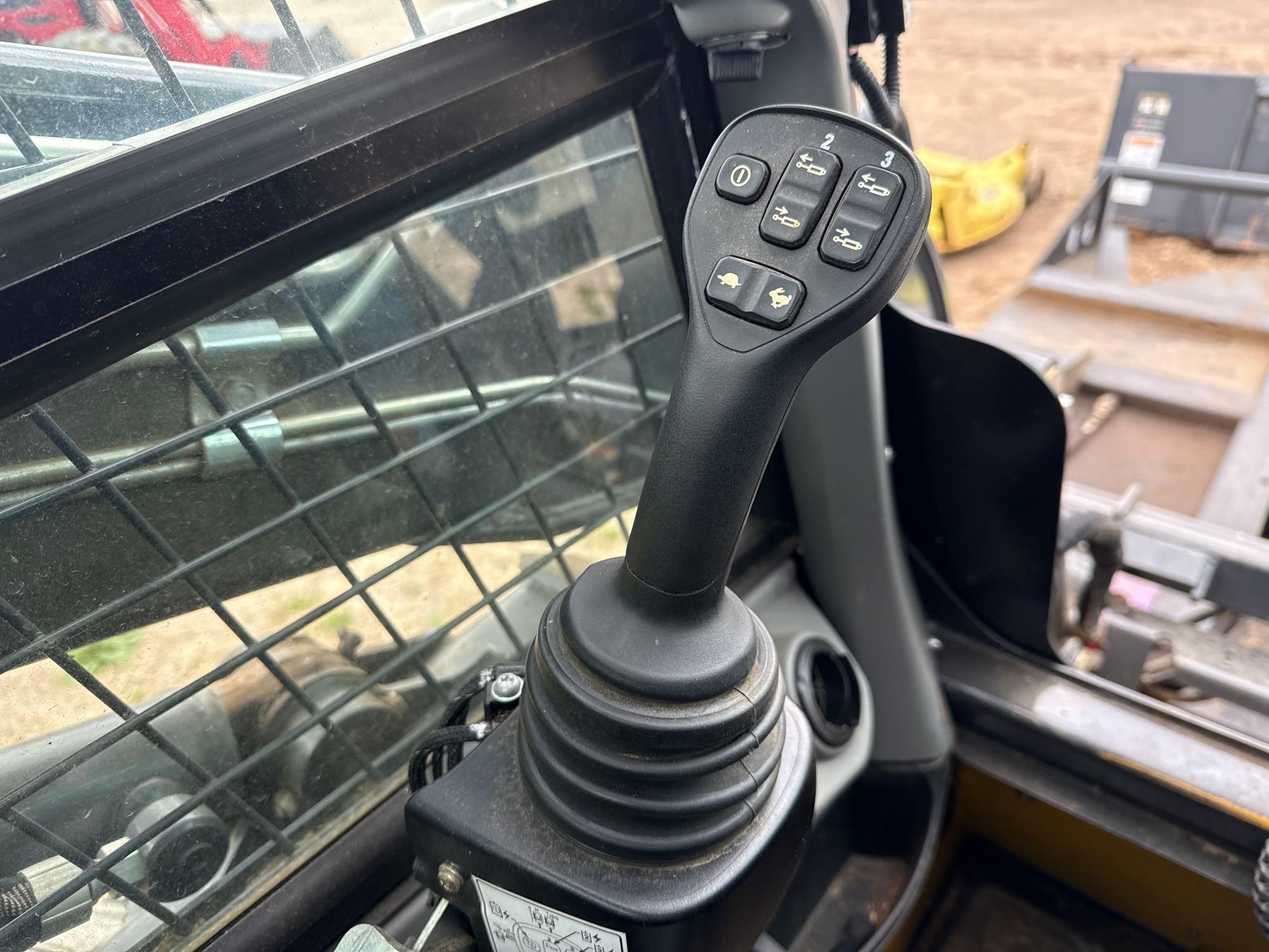 2022 New Holland C332