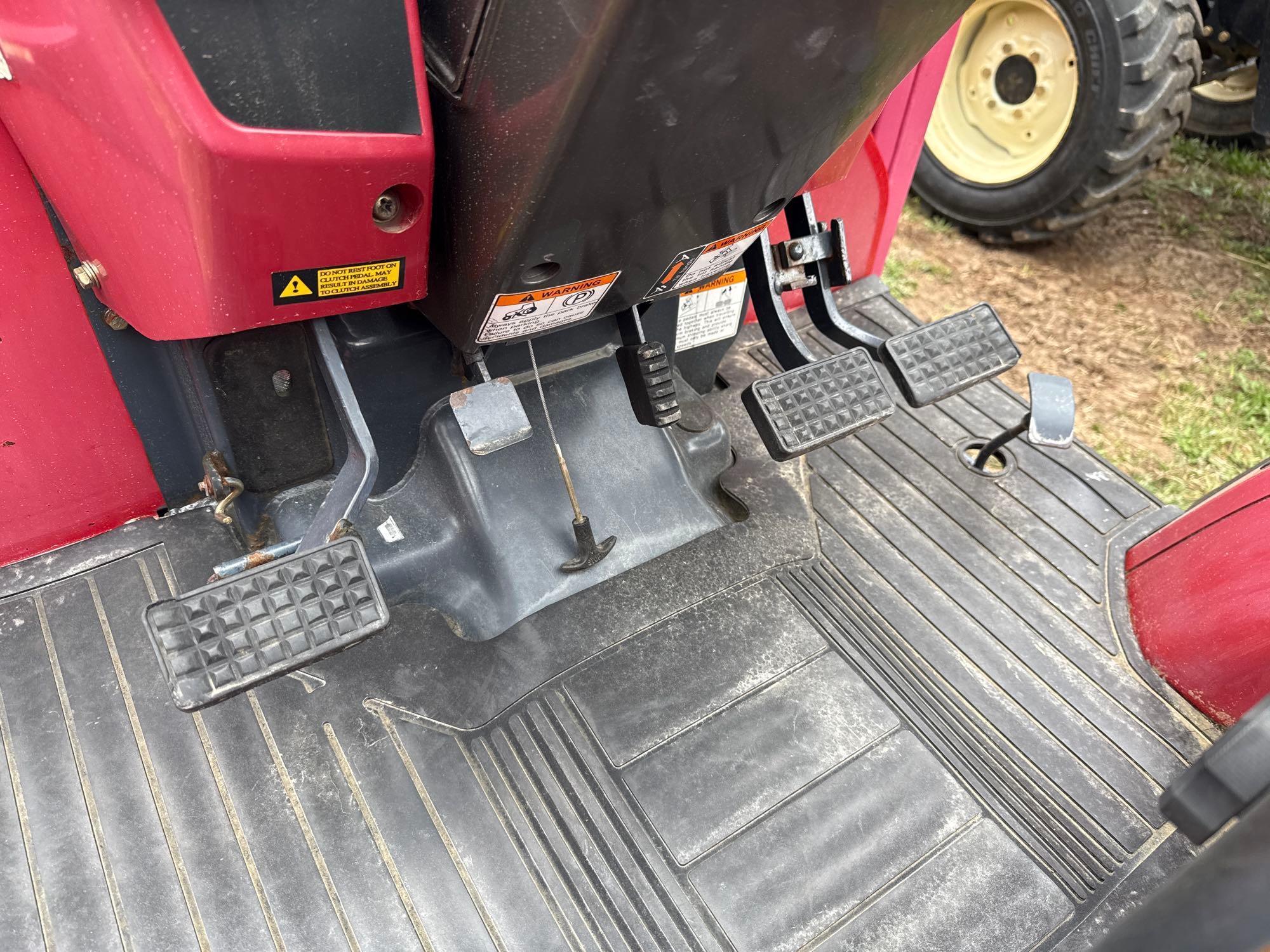 Mahindra 2810 w/Loader