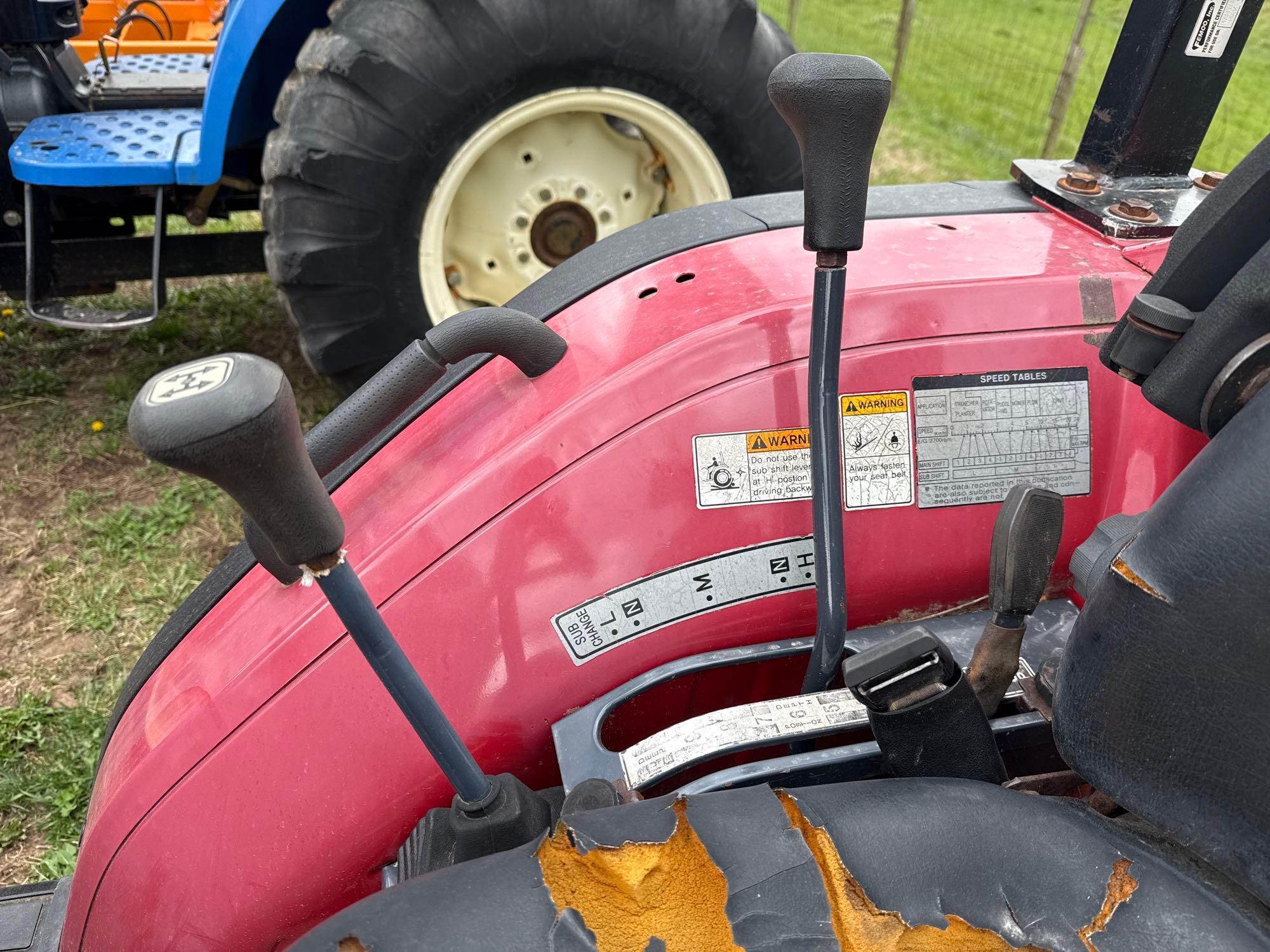 Mahindra 2810 w/Loader