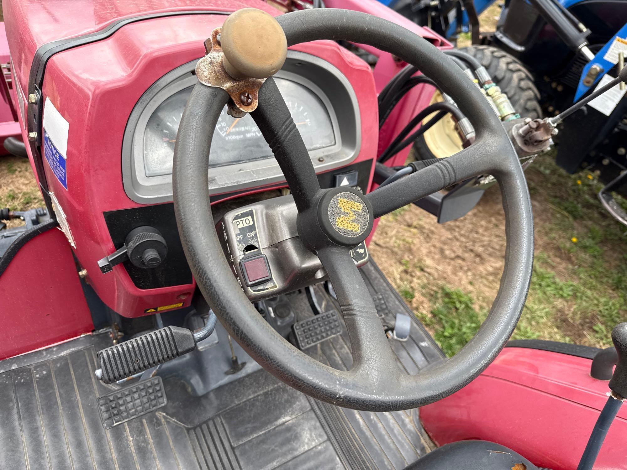 Mahindra 2810 w/Loader
