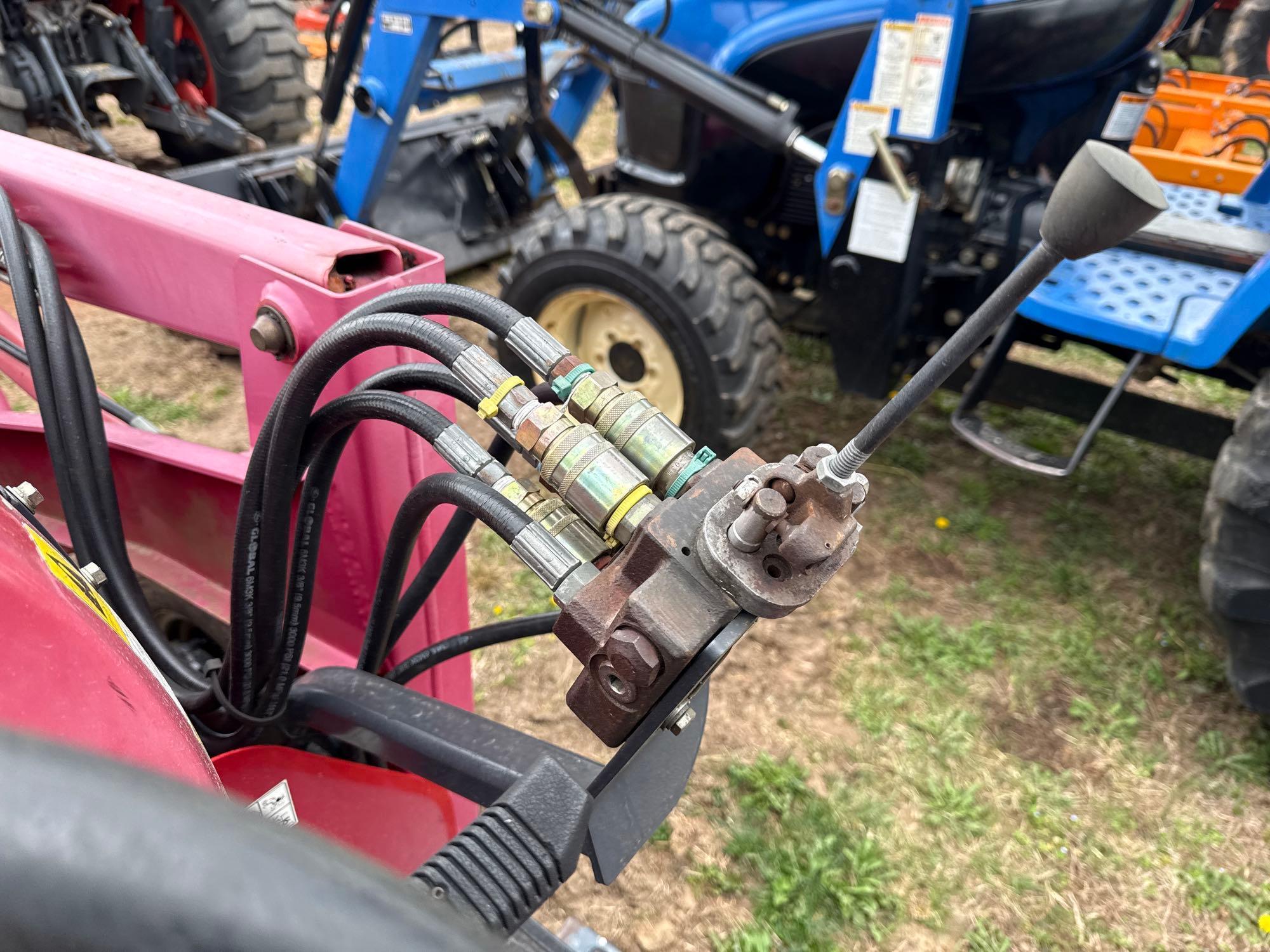 Mahindra 2810 w/Loader