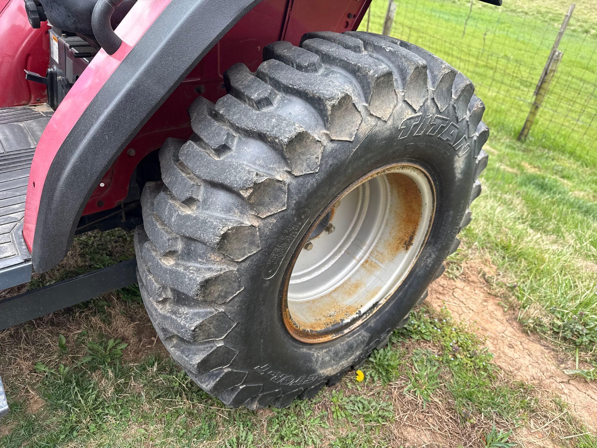 Mahindra 2810 w/Loader