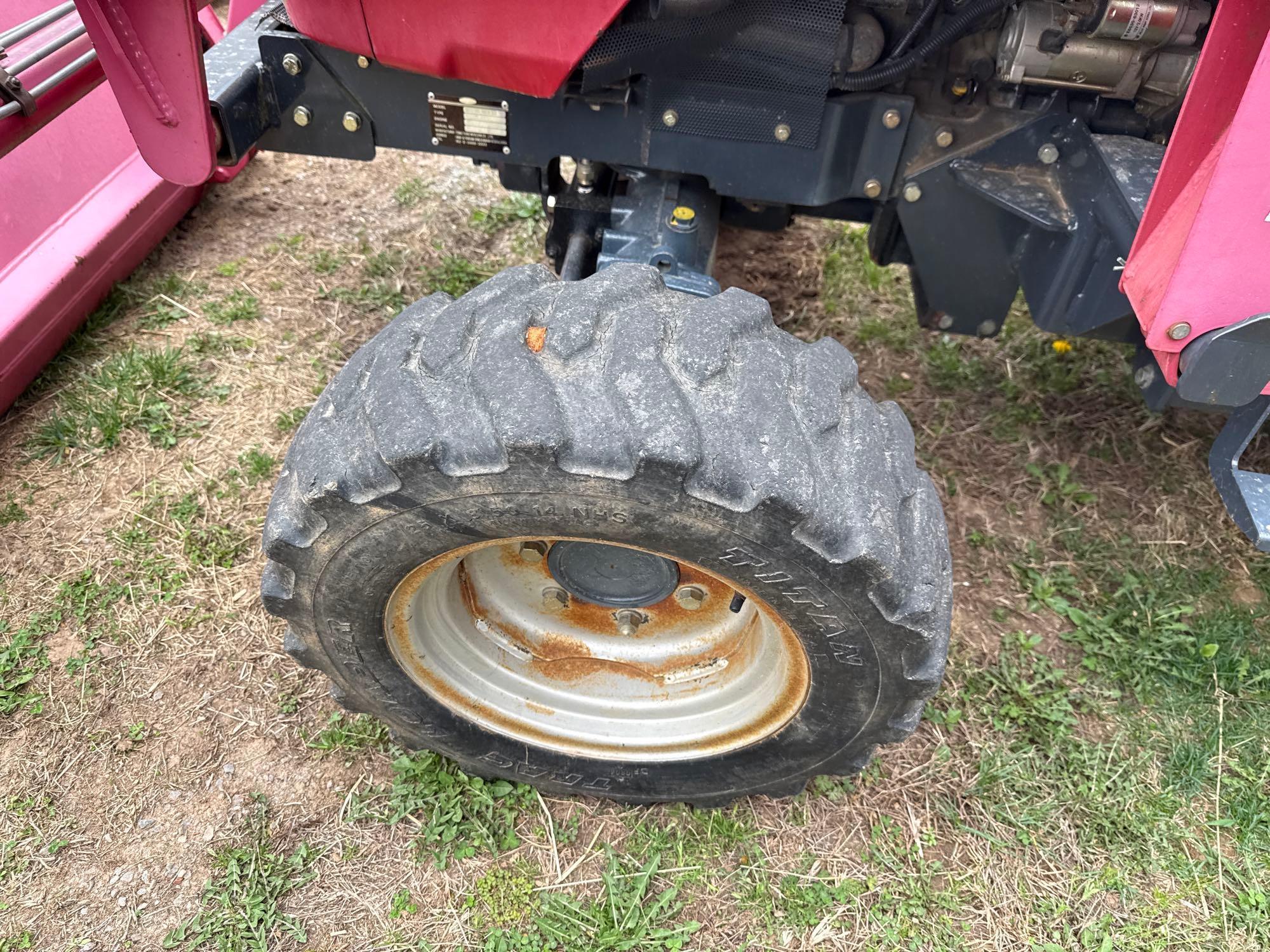 Mahindra 2810 w/Loader