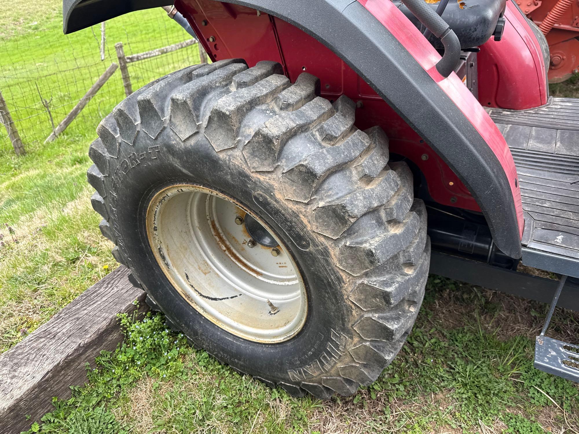Mahindra 2810 w/Loader