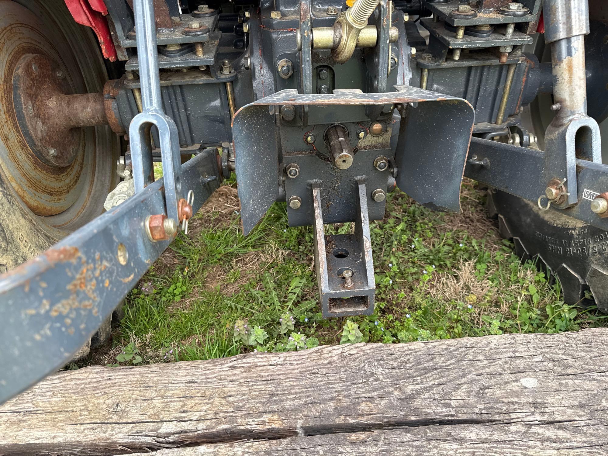 Mahindra 2810 w/Loader