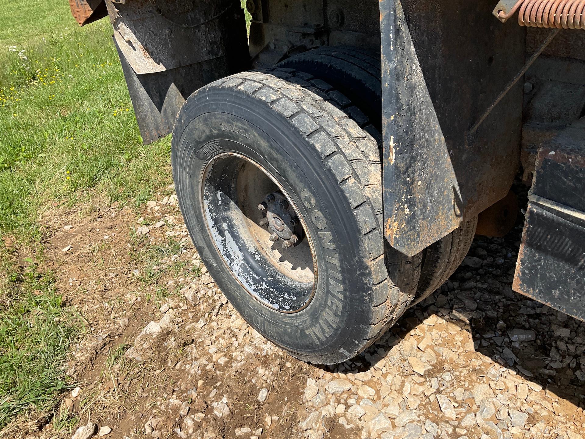 1988 F800 Ford Dump Truck