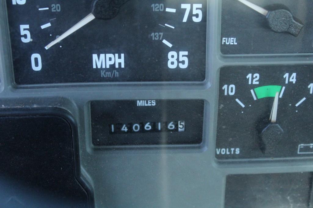 1998 International 4700 Truck, RUNS, DROVE IN, TITLE IN HAND, SHOWING 140616 M, VIN #: 1HTSCAAN2WH58