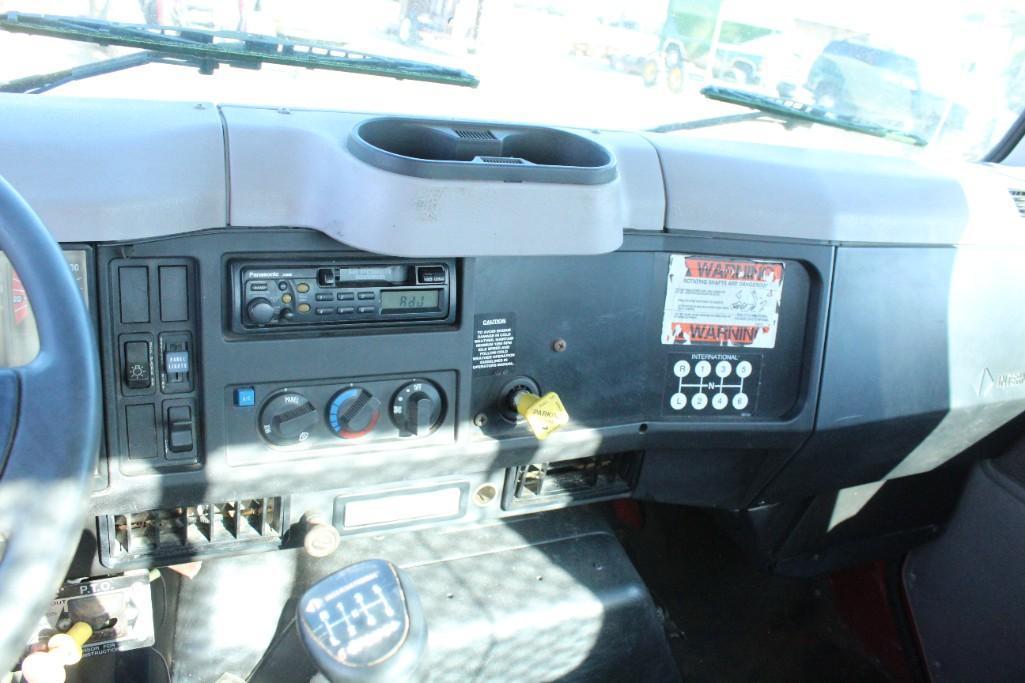 1998 International 4700 Truck, RUNS, DROVE IN, TITLE IN HAND, SHOWING 140616 M, VIN #: 1HTSCAAN2WH58